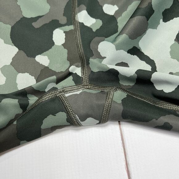 Athleta Lightning Camo 7/8 Tight Stash Pocket SIZE S Green Yoga Pants - Picture 7 of 12